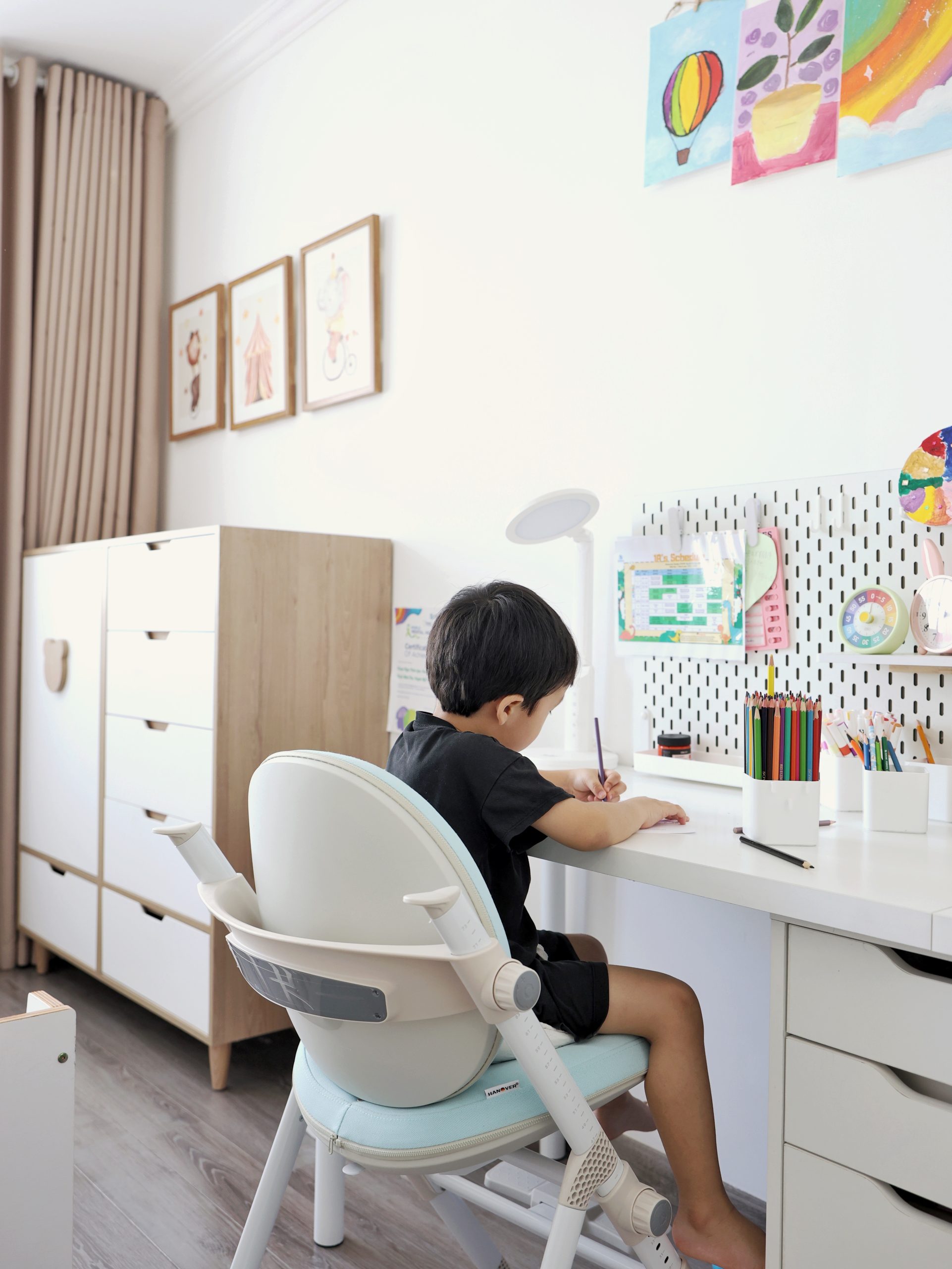 Chuẩn bị góc học tập cho bé cần những gì?